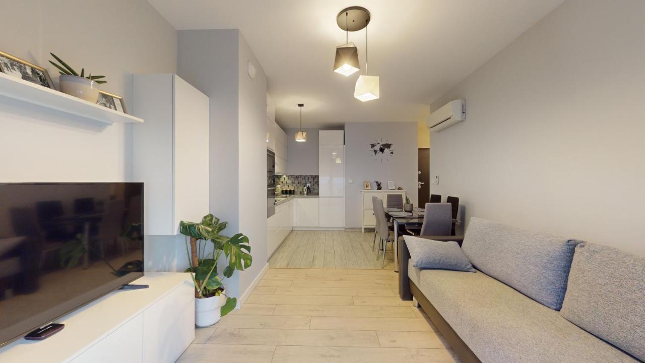 Family House Near The Market Square -Perfect For Family & Business Stays - Ksiecia Witolda Street 500 Steps To Market Square - 2 Bedrooms,2 Parking Places Wroclaw Exterior photo