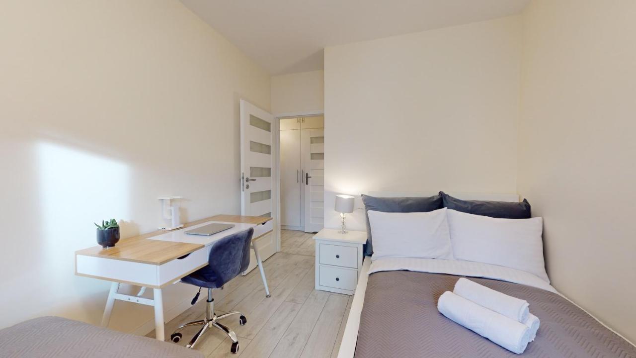 Family House Near The Market Square -Perfect For Family & Business Stays - Ksiecia Witolda Street 500 Steps To Market Square - 2 Bedrooms,2 Parking Places Wroclaw Exterior photo