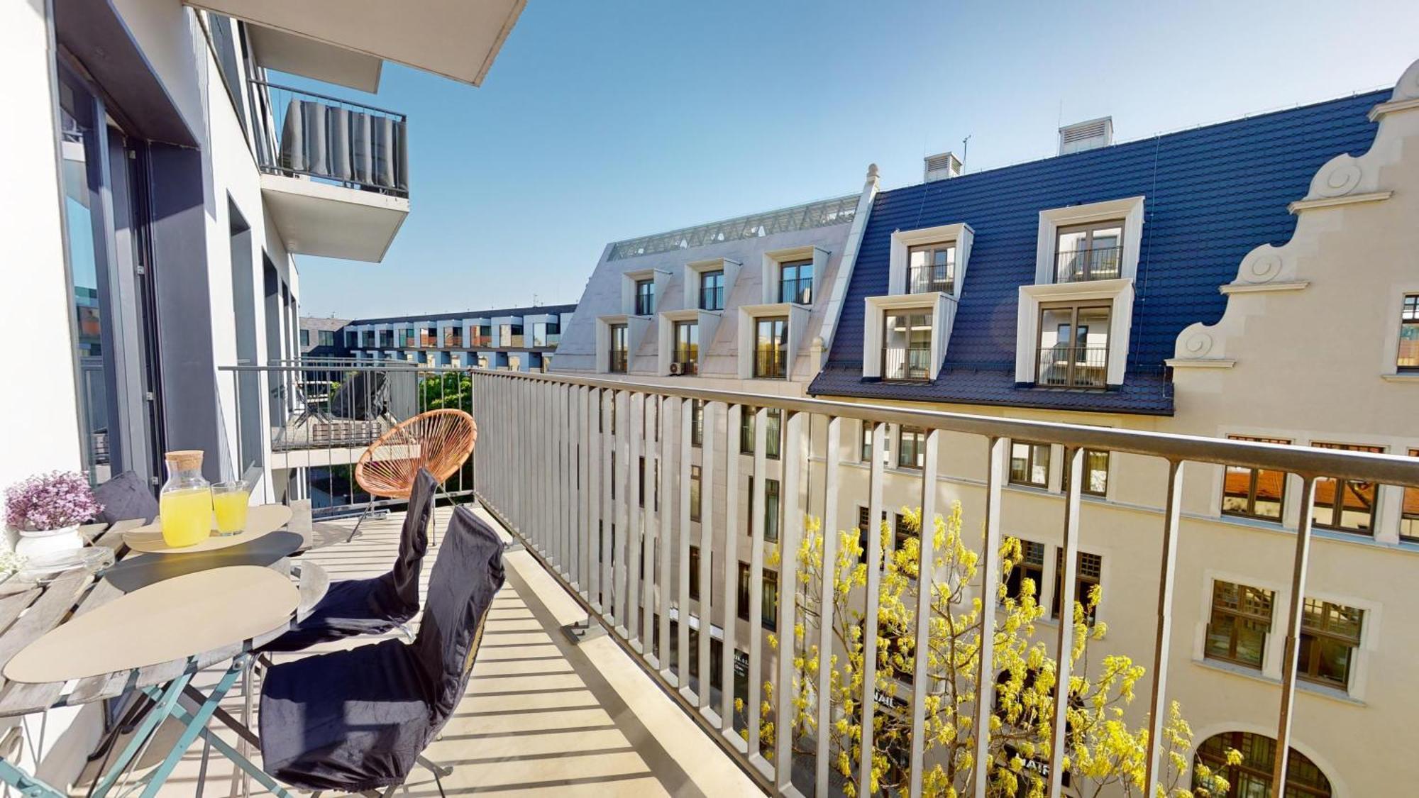 Family House Near The Market Square -Perfect For Family & Business Stays - Ksiecia Witolda Street 500 Steps To Market Square - 2 Bedrooms,2 Parking Places Wroclaw Exterior photo